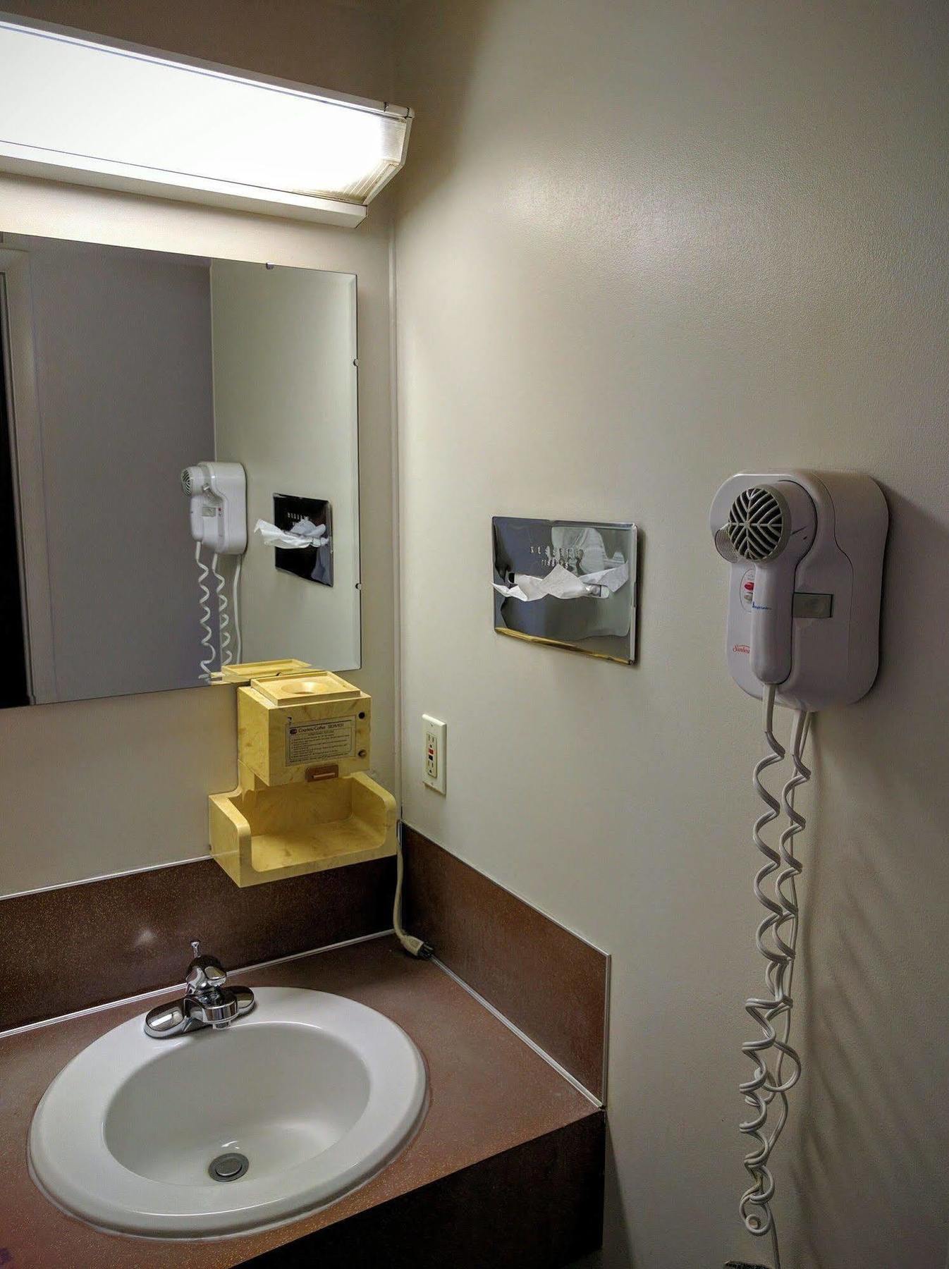 ריברטון Tomahawk Motor Lodge מראה חיצוני תמונה